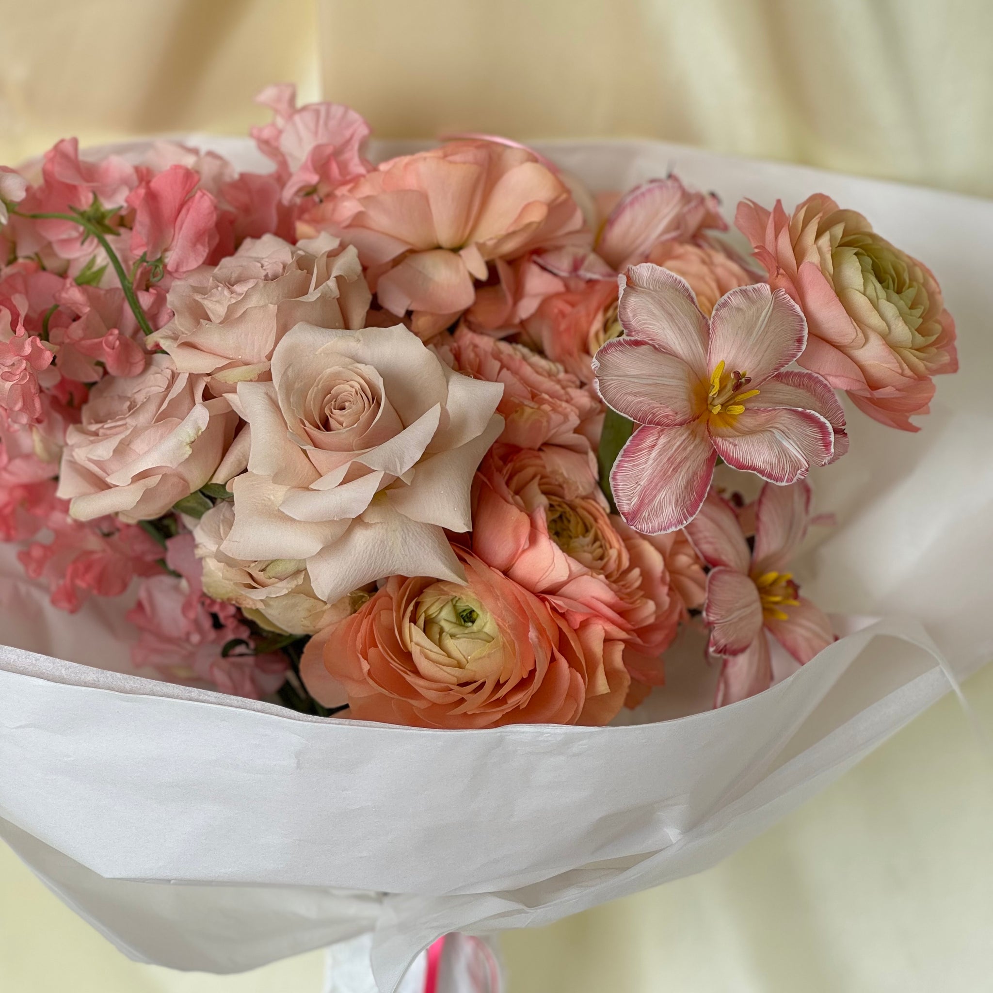 * Luxury mixture fresh flower bouquet